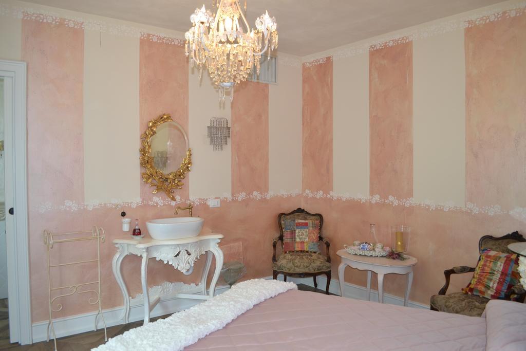La Maison Delle Favole Desenzano del Garda Ruang foto